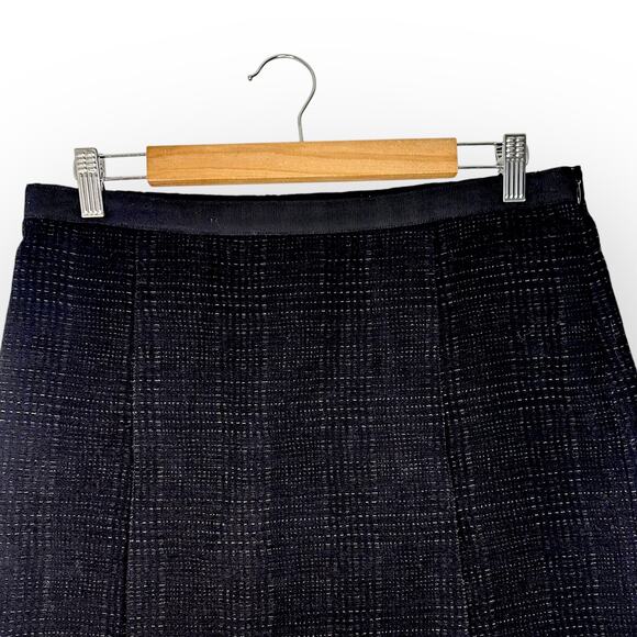 Vince Women's Tweed Mini Skirt Size 6 Black Wool Blend Textured Preppy - Picture 2 of 6